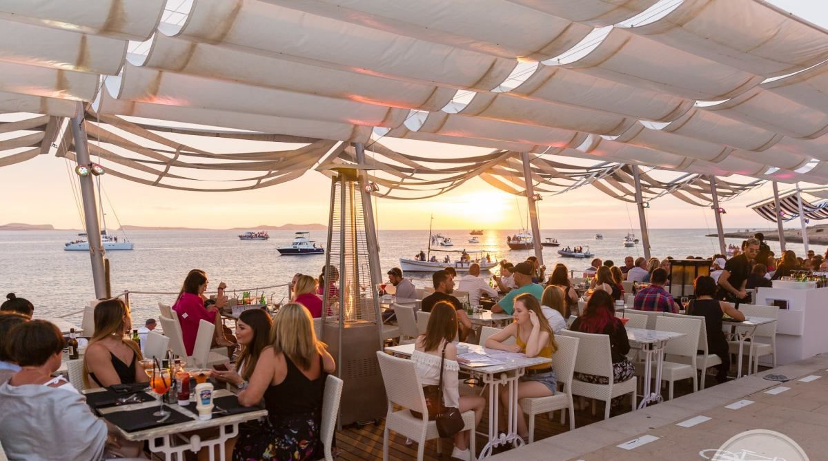 static1.seeibiza.com_image_uploader_photos_17_large_savannah-sunset-strip-bar-and-cafe-san-antonio-terrace.jpg