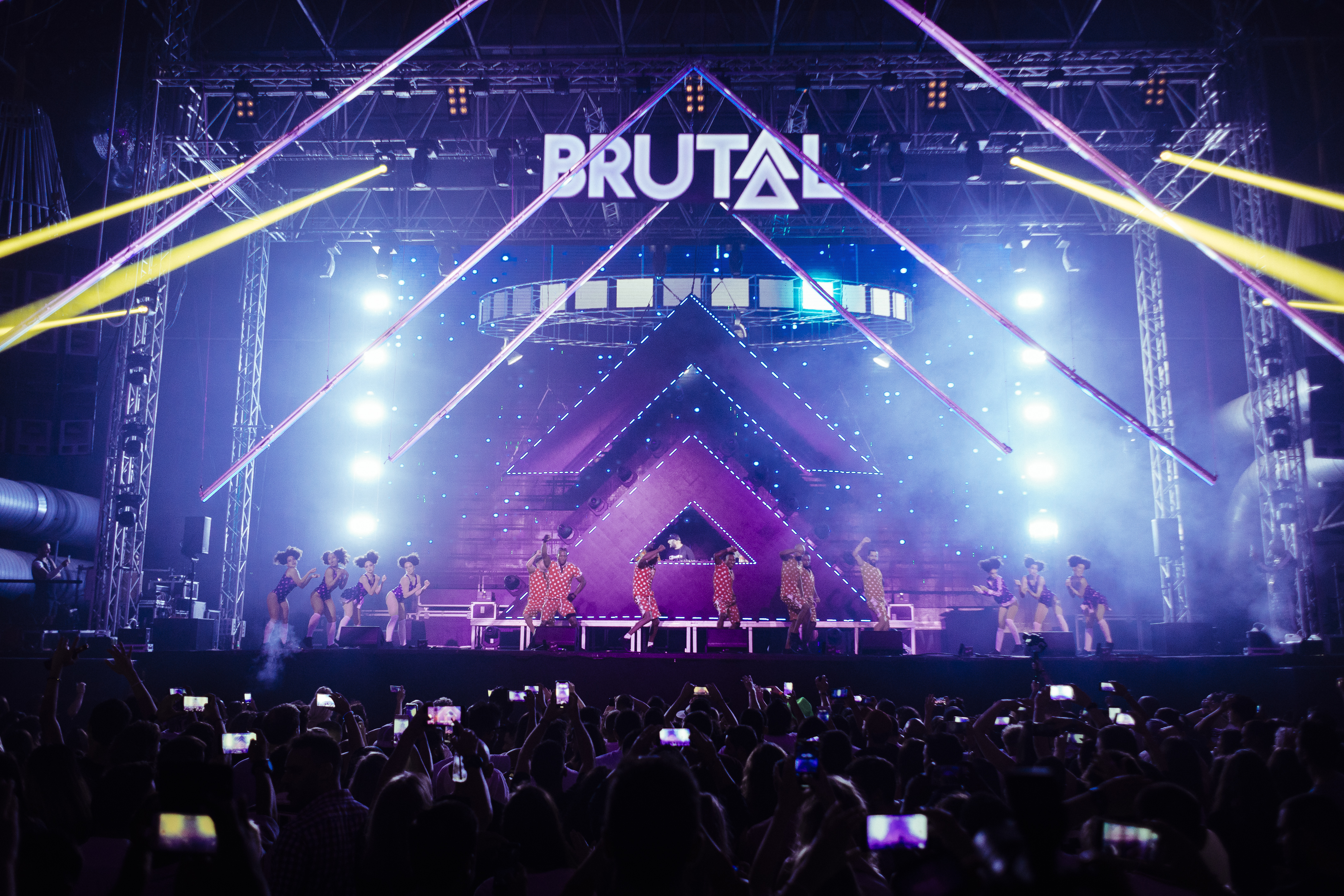 Incredible performances at privilege opening party, brutal every saturday