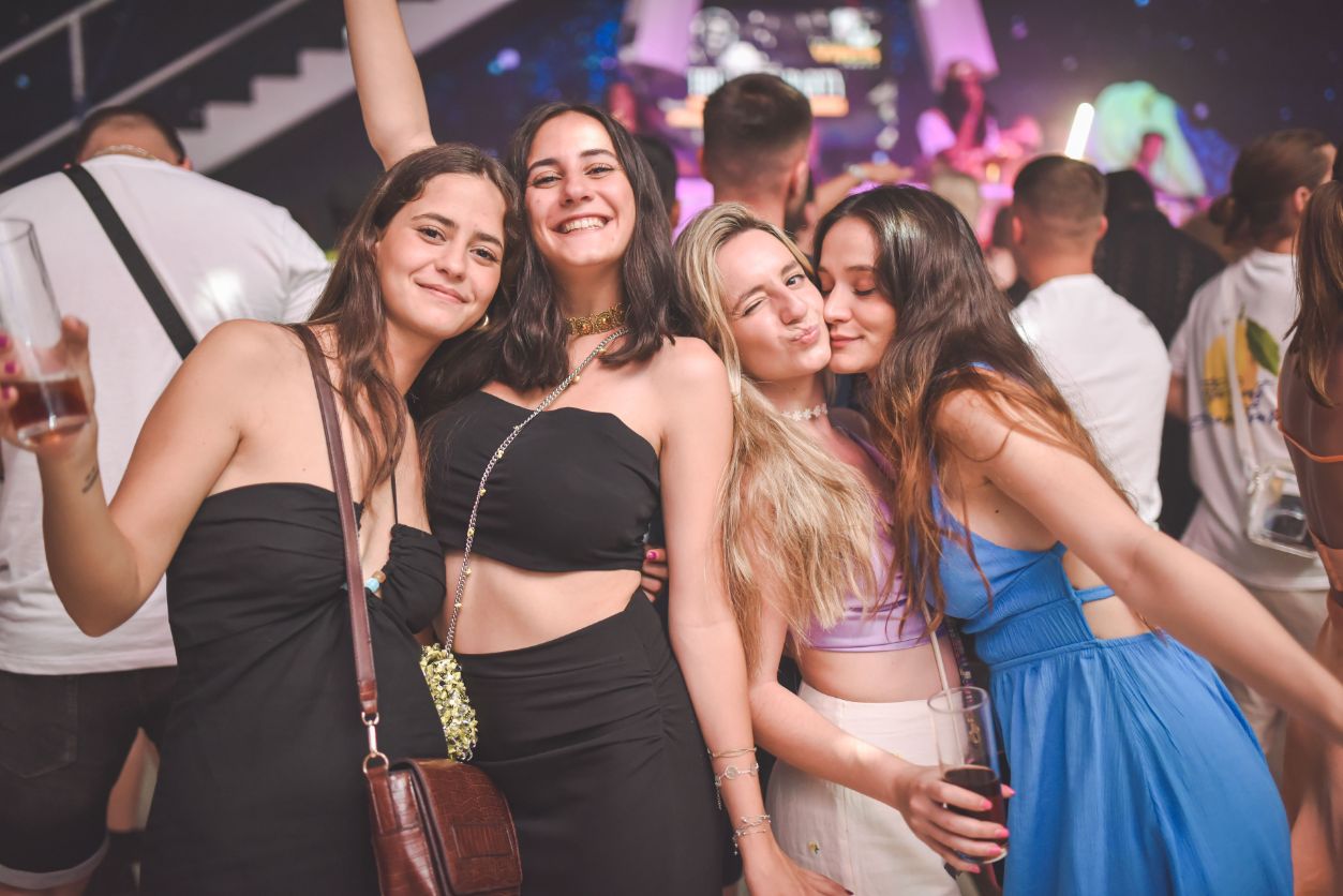 The Vibes Party Es Paradis