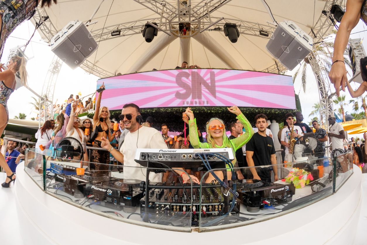 Party at SIN Sundays O Beach