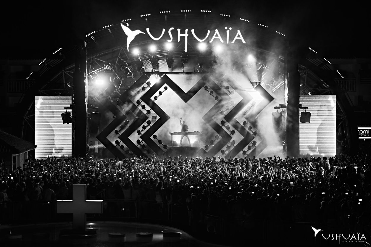 Black and white picture of Martin Garrix at Ushuaia Ibiza