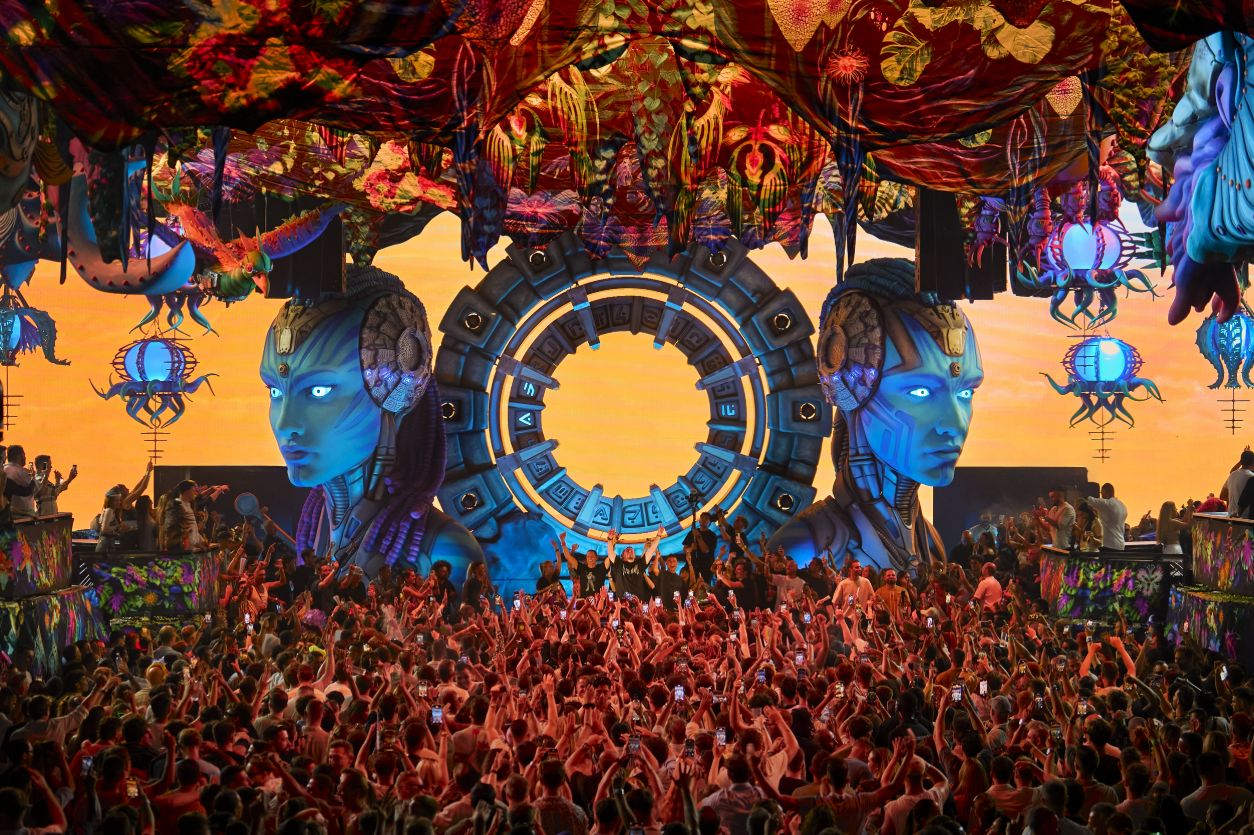stage elrow [UNVRS] 2026