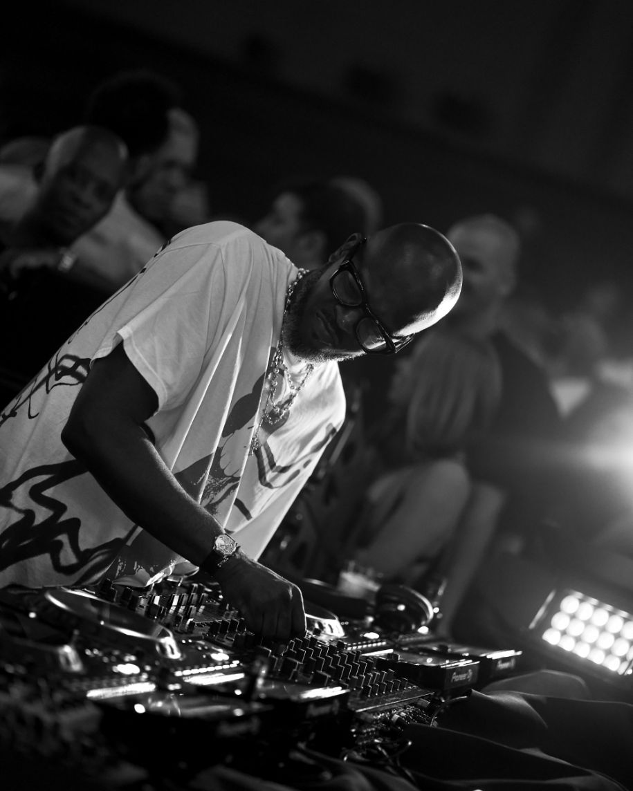 Black coffee tickets 2026