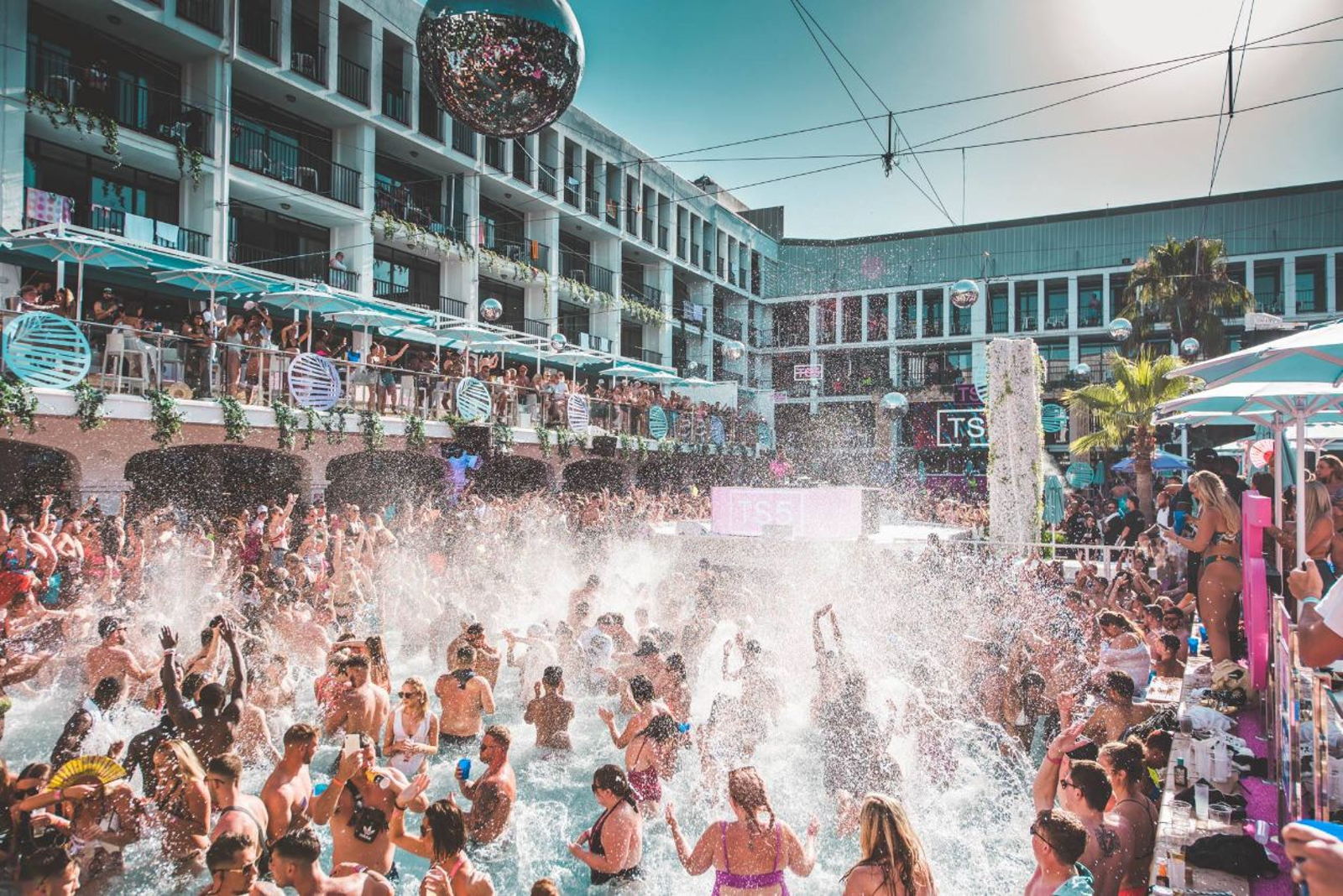 Fiesta en la piscina Craig David Ibiza rocks