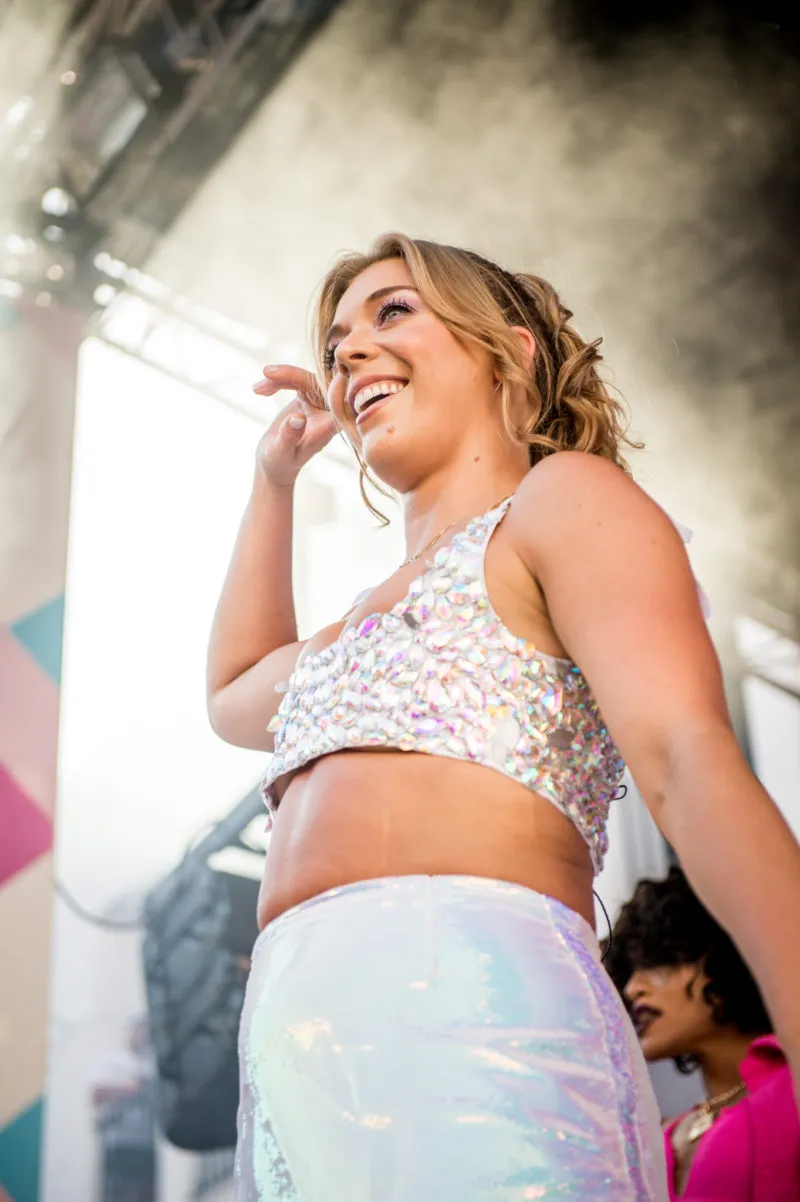 yo me us becky hill pool party