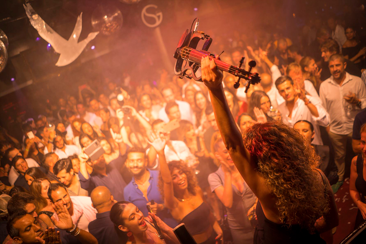 Electornic violin show at Lio Ibiza