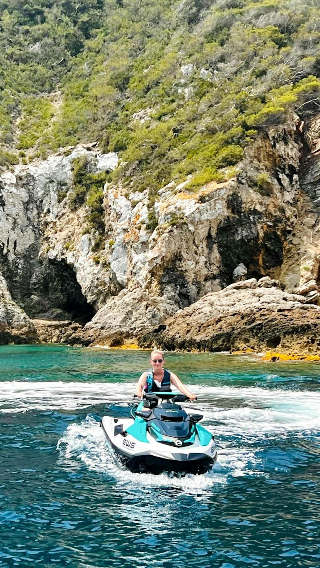 cala llonga moto agua