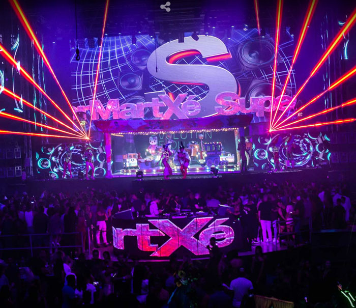 fiesta supermartcxe en la discoteca Privilege Ibiza nightclub