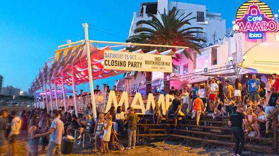 Cafe Mambo Ibiza beach club para ver atardecer en San Antonio